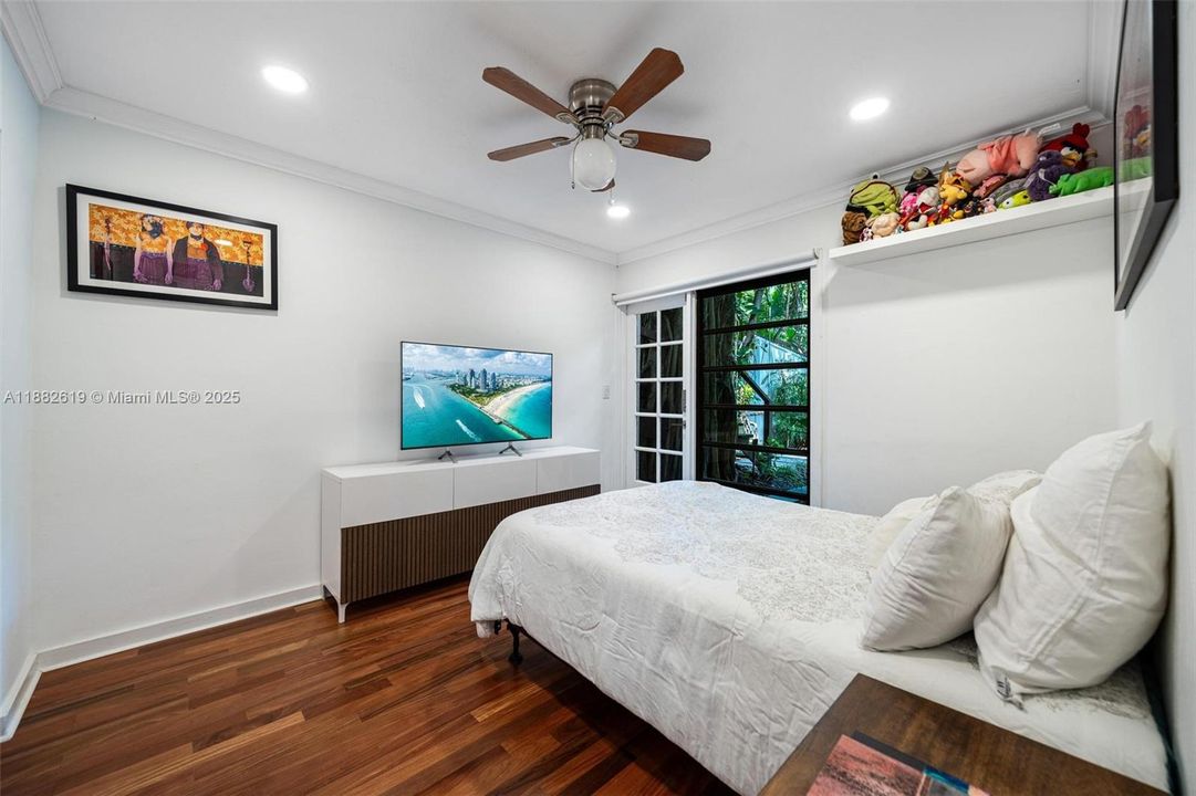 Под контрактом: $1,975,000 (3 спален, 2 ванн, 1734 Квадратных фут)