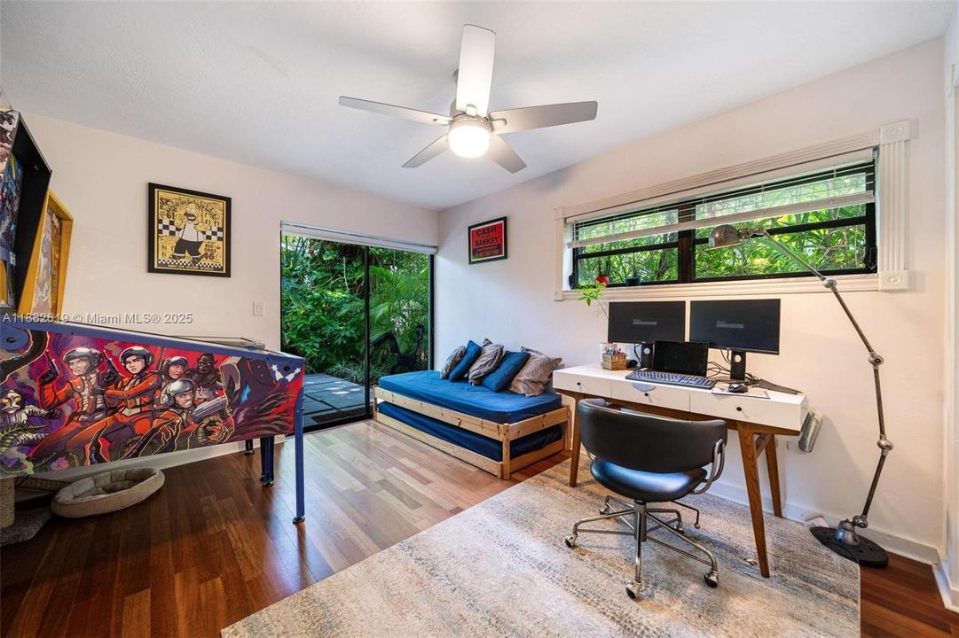 Под контрактом: $1,975,000 (3 спален, 2 ванн, 1734 Квадратных фут)