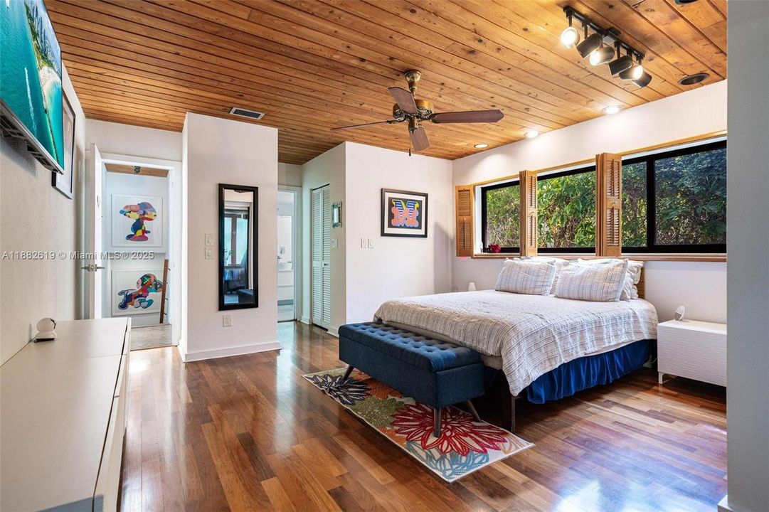 Под контрактом: $1,975,000 (3 спален, 2 ванн, 1734 Квадратных фут)