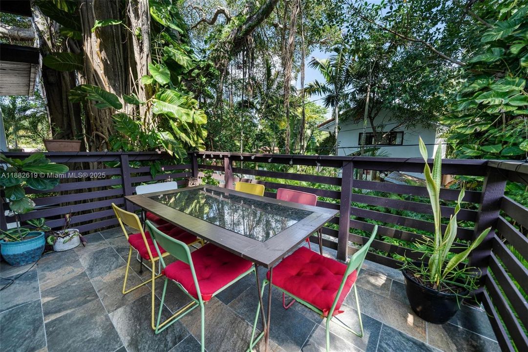 Под контрактом: $1,975,000 (3 спален, 2 ванн, 1734 Квадратных фут)