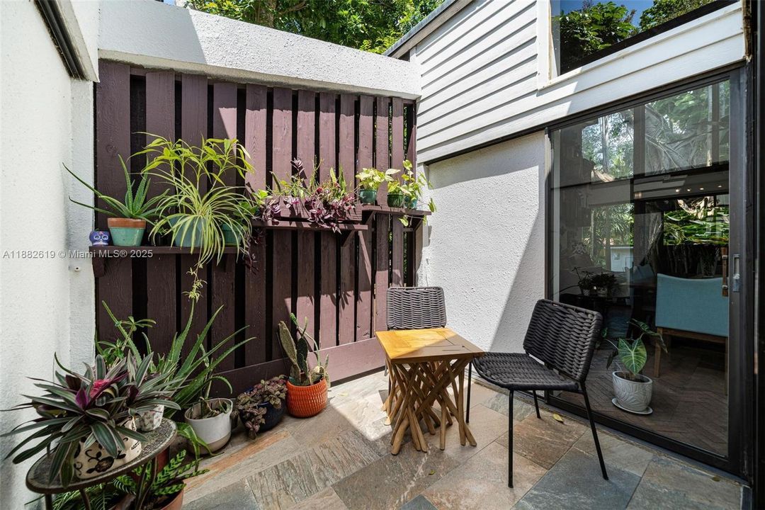 Под контрактом: $1,975,000 (3 спален, 2 ванн, 1734 Квадратных фут)