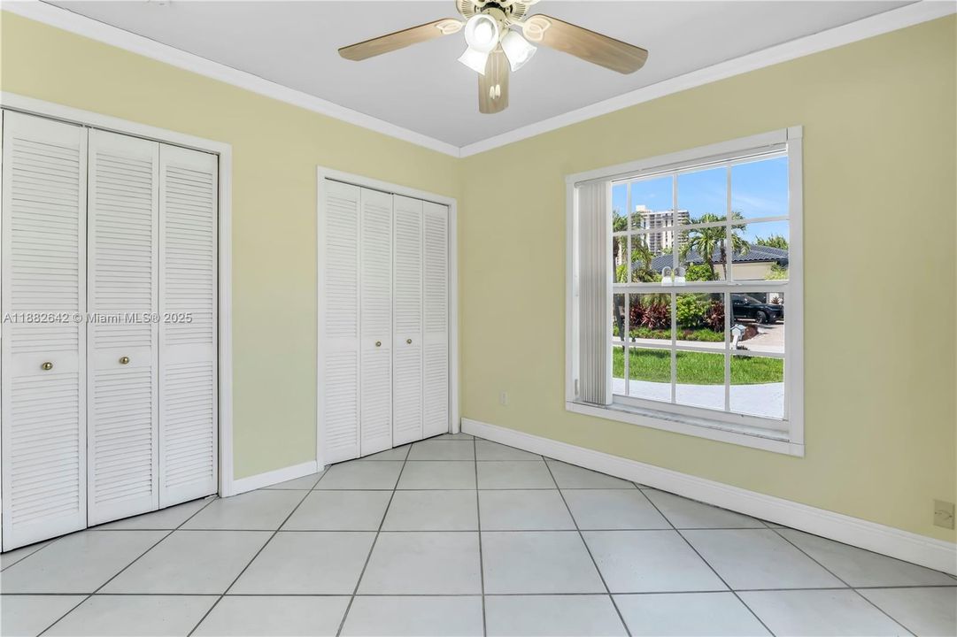 Vendido Recientemente: $1,600,000 (3 camas, 3 baños, 2556 Pies cuadrados)