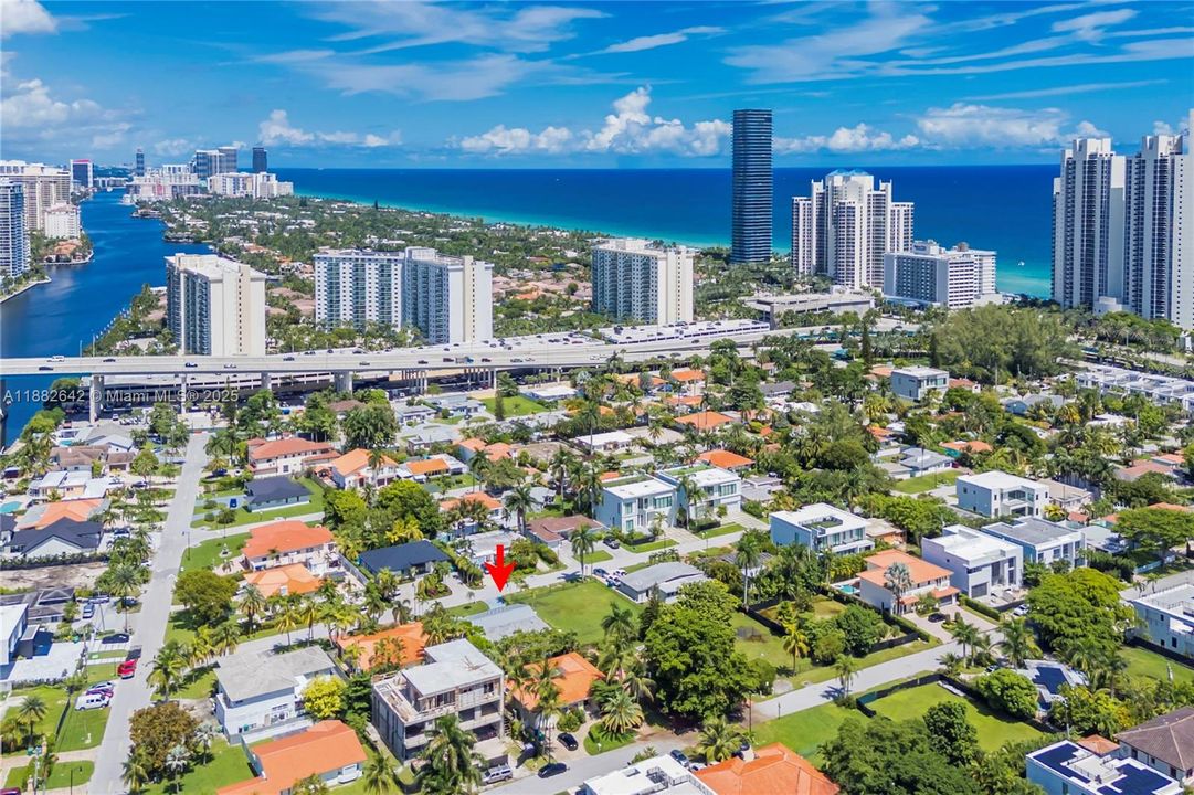 Vendido Recientemente: $1,600,000 (3 camas, 3 baños, 2556 Pies cuadrados)