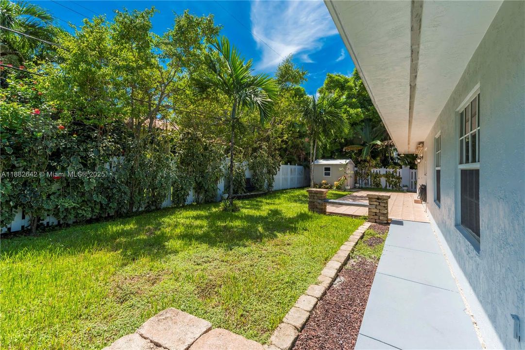 Vendido Recientemente: $1,600,000 (3 camas, 3 baños, 2556 Pies cuadrados)