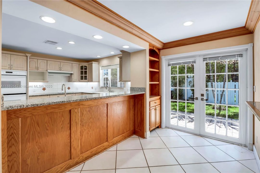 Vendido Recientemente: $1,600,000 (3 camas, 3 baños, 2556 Pies cuadrados)