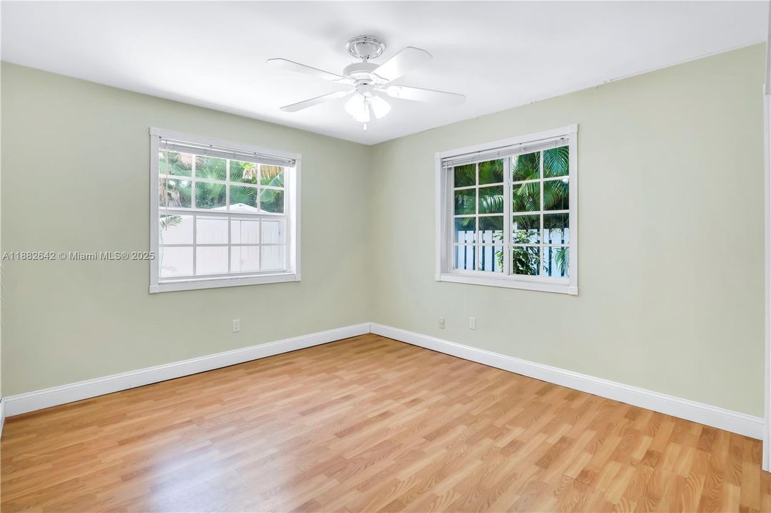 Vendido Recientemente: $1,600,000 (3 camas, 3 baños, 2556 Pies cuadrados)