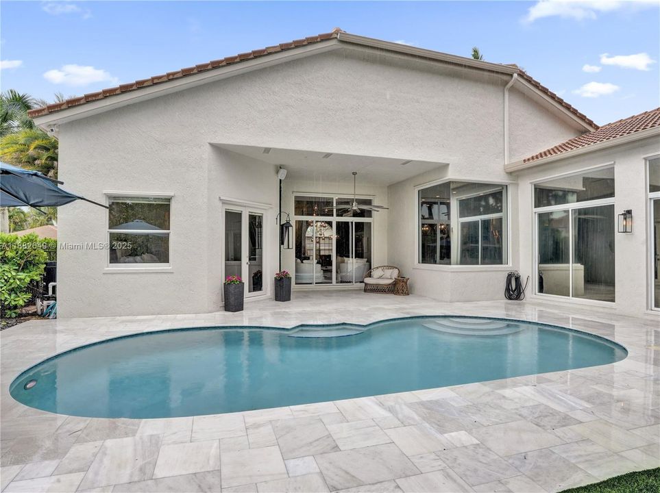 Недавно продано: $1,599,000 (5 спален, 4 ванн, 3437 Квадратных фут)