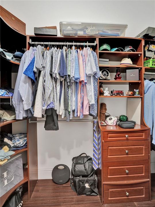 Недавно продано: $1,599,000 (5 спален, 4 ванн, 3437 Квадратных фут)