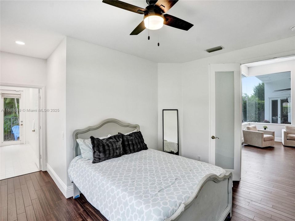 Недавно продано: $1,599,000 (5 спален, 4 ванн, 3437 Квадратных фут)