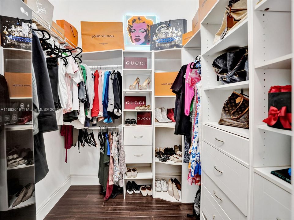 Недавно продано: $1,599,000 (5 спален, 4 ванн, 3437 Квадратных фут)