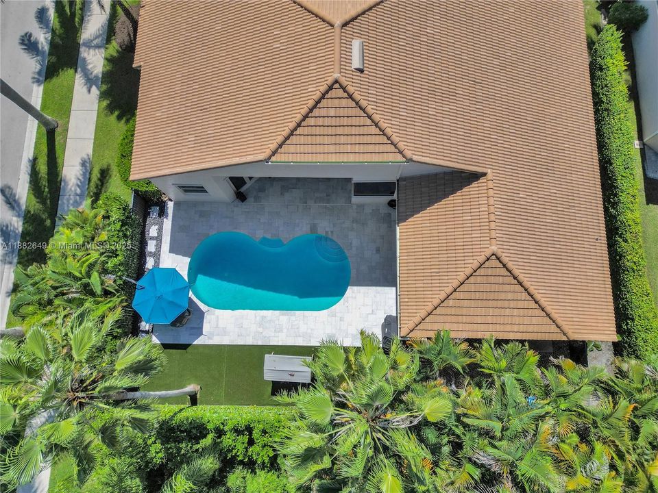 Недавно продано: $1,599,000 (5 спален, 4 ванн, 3437 Квадратных фут)