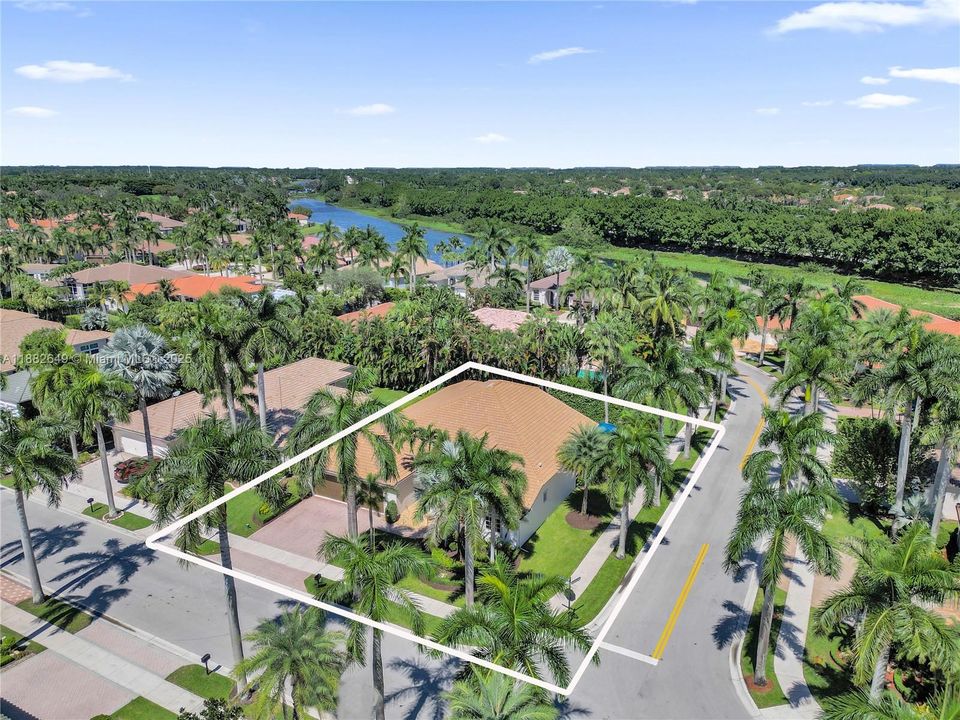 Недавно продано: $1,599,000 (5 спален, 4 ванн, 3437 Квадратных фут)