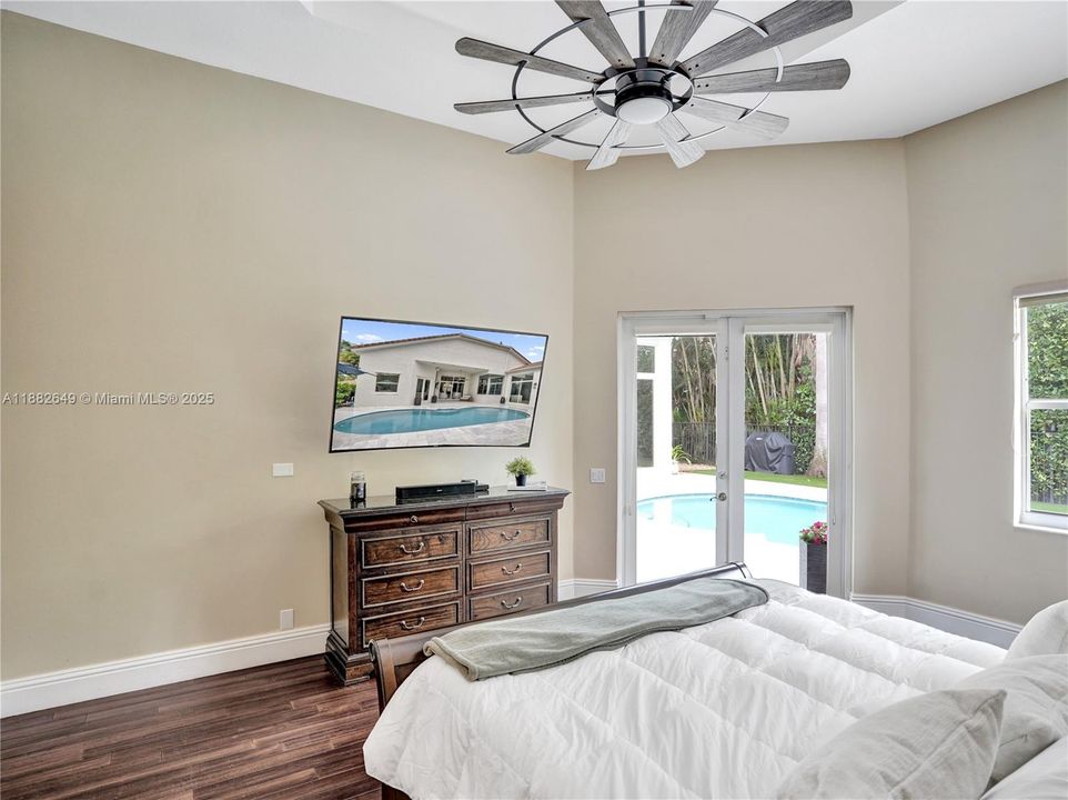 Недавно продано: $1,599,000 (5 спален, 4 ванн, 3437 Квадратных фут)