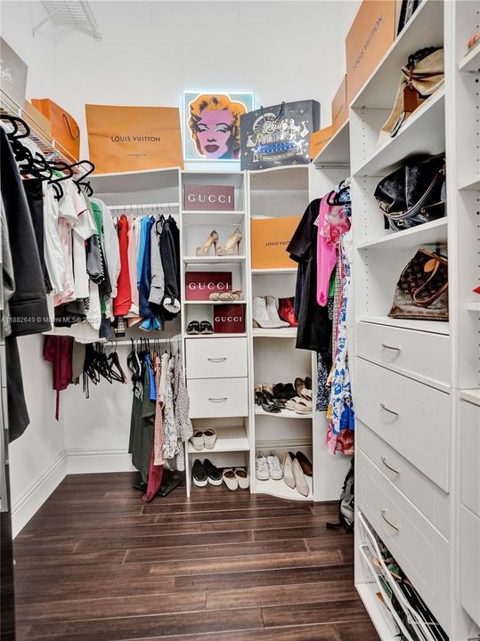 Недавно продано: $1,599,000 (5 спален, 4 ванн, 3437 Квадратных фут)