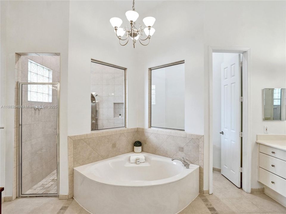 Недавно продано: $1,599,000 (5 спален, 4 ванн, 3437 Квадратных фут)