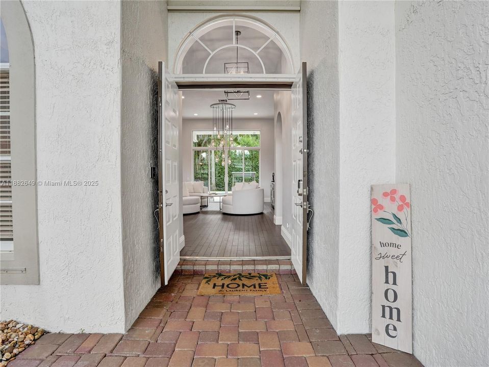 Недавно продано: $1,599,000 (5 спален, 4 ванн, 3437 Квадратных фут)