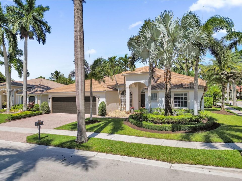 Недавно продано: $1,599,000 (5 спален, 4 ванн, 3437 Квадратных фут)