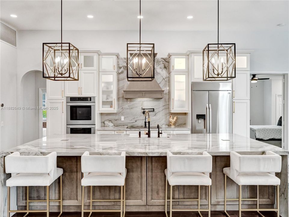 Exquisite gourmet chef's kitchen fully remodeled (2022)