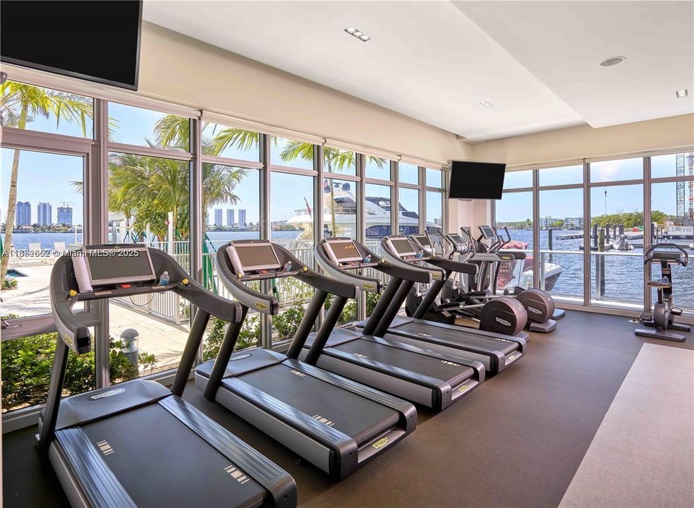 For Sale: $2,050,000 (3 beds, 3 baths, 2390 Square Feet)