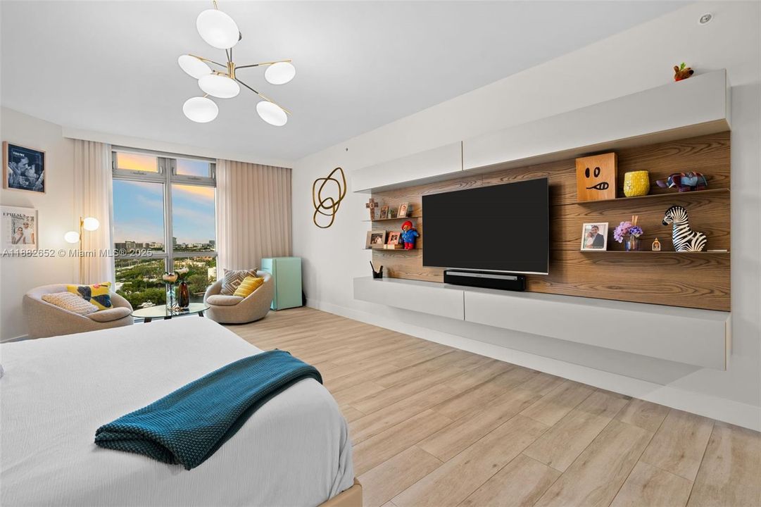 For Sale: $2,050,000 (3 beds, 3 baths, 2390 Square Feet)