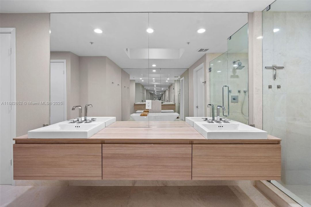 For Sale: $2,050,000 (3 beds, 3 baths, 2390 Square Feet)