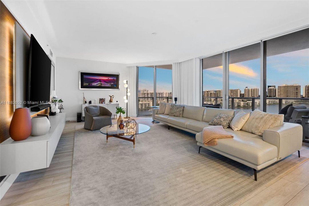 For Sale: $2,050,000 (3 beds, 3 baths, 2390 Square Feet)