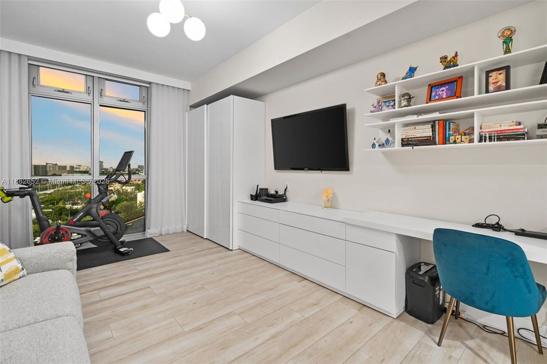 For Sale: $2,050,000 (3 beds, 3 baths, 2390 Square Feet)