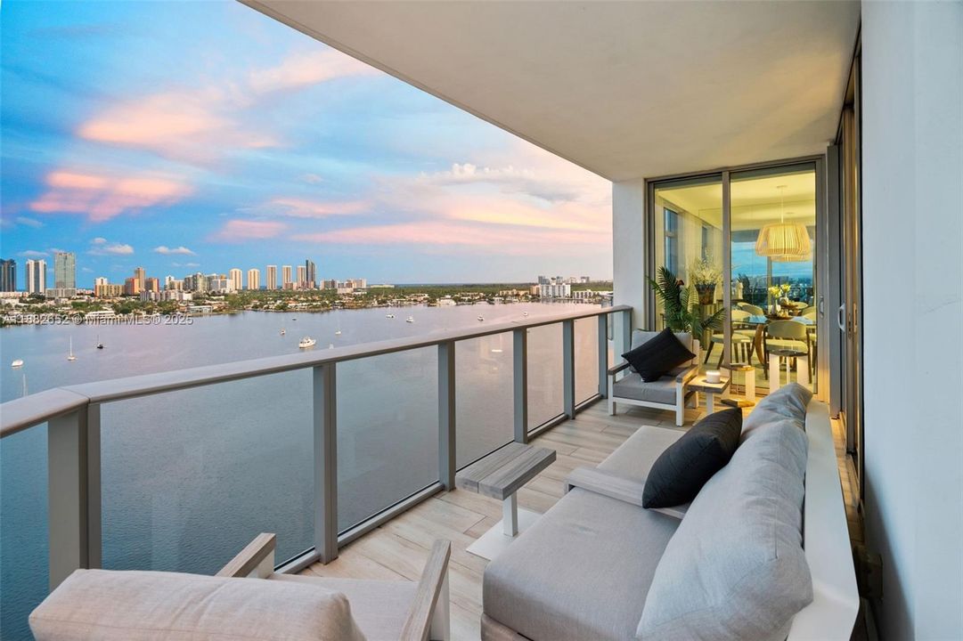 For Sale: $2,050,000 (3 beds, 3 baths, 2390 Square Feet)