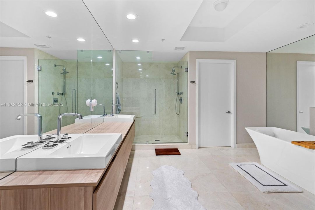 For Sale: $2,050,000 (3 beds, 3 baths, 2390 Square Feet)