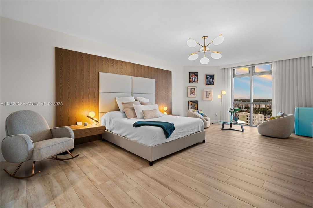 For Sale: $2,050,000 (3 beds, 3 baths, 2390 Square Feet)