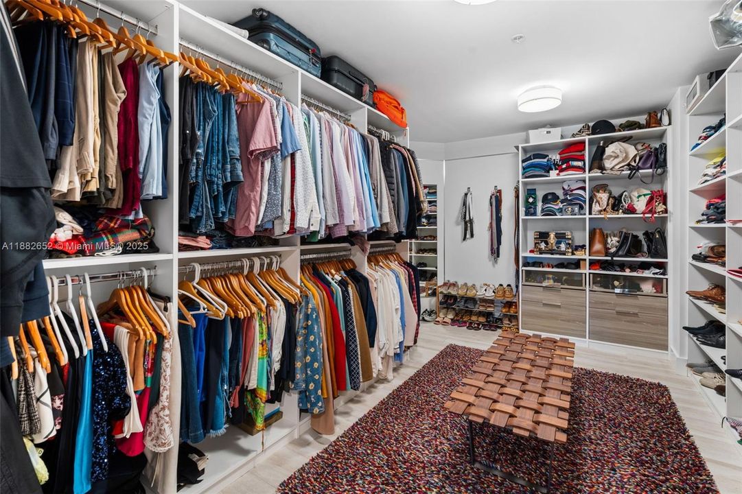 For Sale: $2,050,000 (3 beds, 3 baths, 2390 Square Feet)