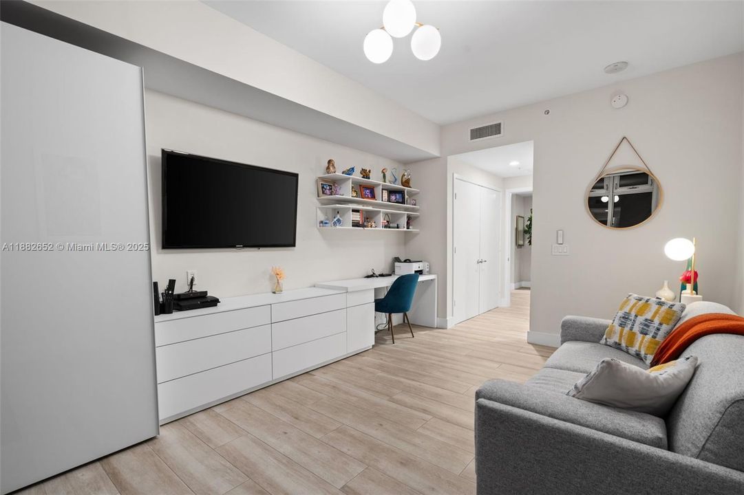 For Sale: $2,050,000 (3 beds, 3 baths, 2390 Square Feet)