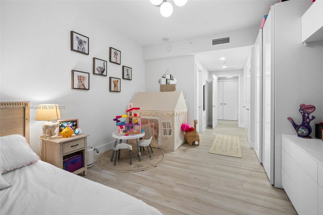 For Sale: $2,050,000 (3 beds, 3 baths, 2390 Square Feet)