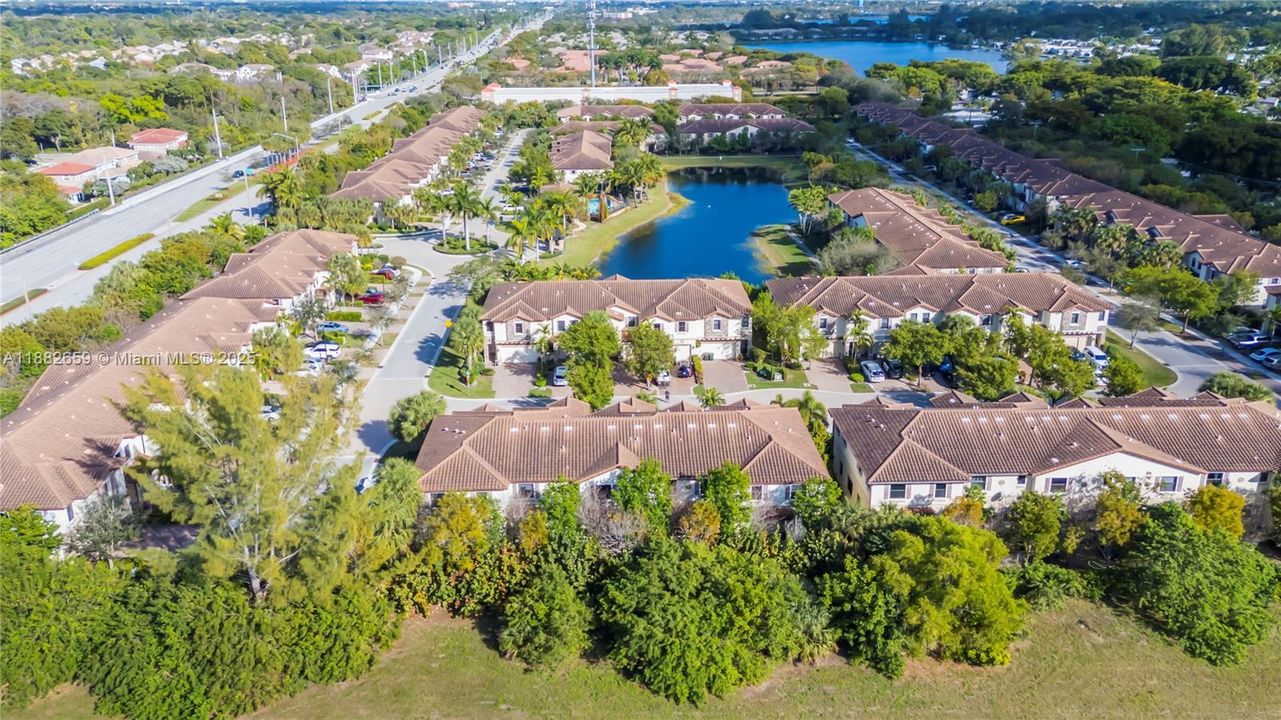 Недавно продано: $459,000 (3 спален, 2 ванн, 1466 Квадратных фут)