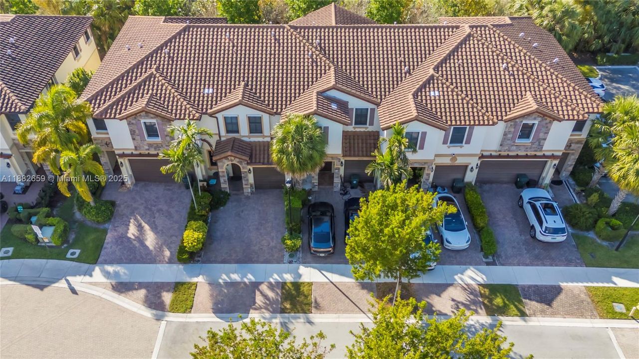 Недавно продано: $459,000 (3 спален, 2 ванн, 1466 Квадратных фут)