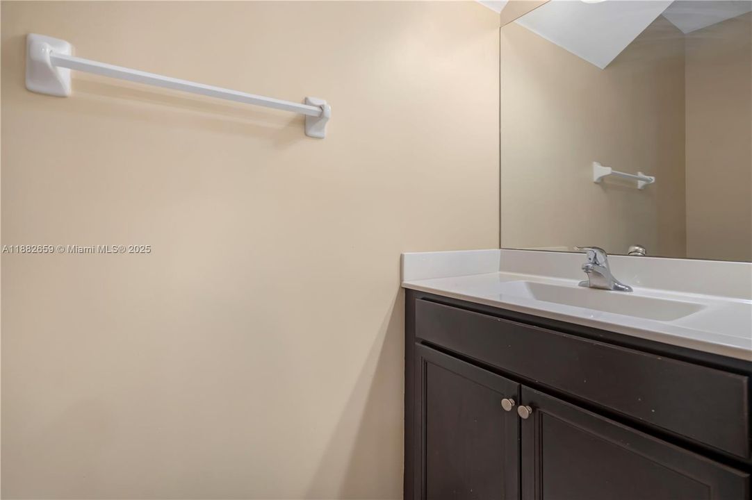 Недавно продано: $459,000 (3 спален, 2 ванн, 1466 Квадратных фут)