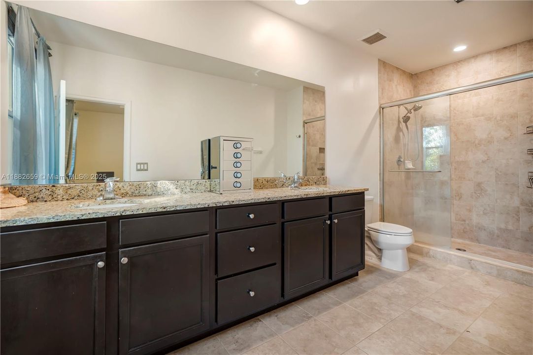 Недавно продано: $459,000 (3 спален, 2 ванн, 1466 Квадратных фут)