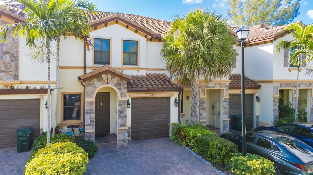 Недавно продано: $459,000 (3 спален, 2 ванн, 1466 Квадратных фут)