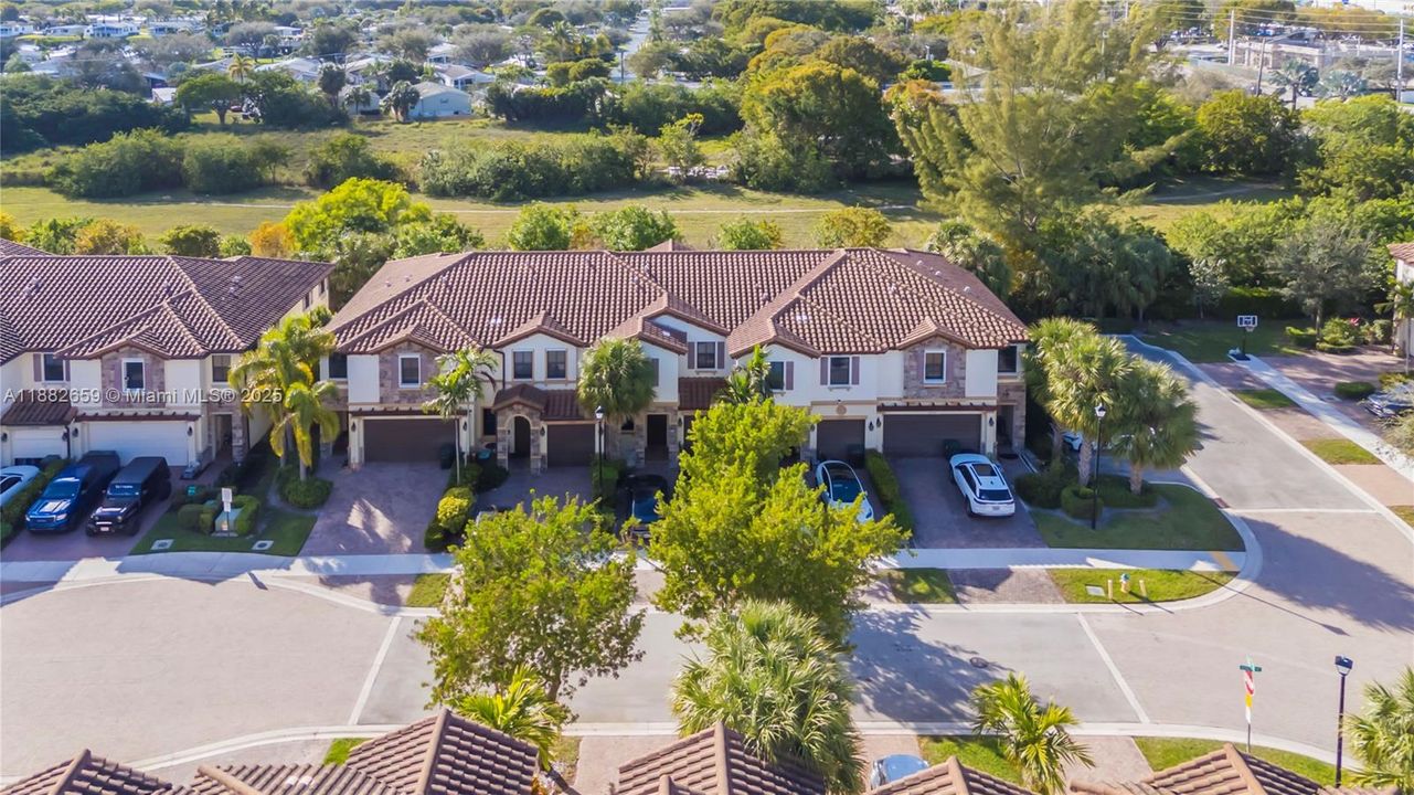 Недавно продано: $459,000 (3 спален, 2 ванн, 1466 Квадратных фут)