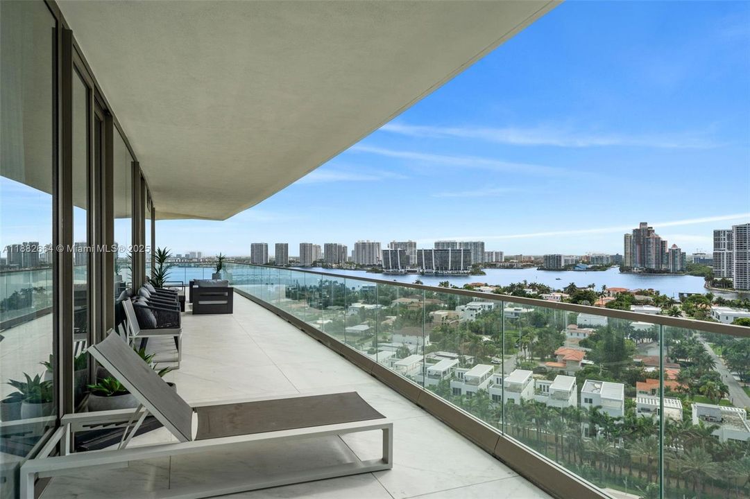 合同活跃: $10,000 (2 贝兹, 2 浴室, 1121 平方英尺)