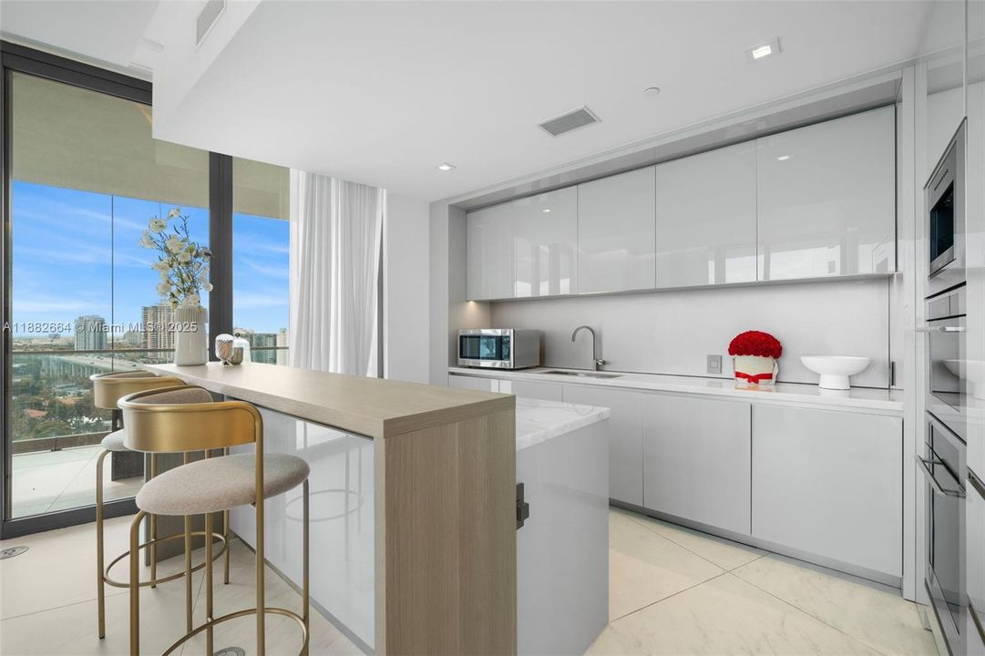 合同活跃: $10,000 (2 贝兹, 2 浴室, 1121 平方英尺)