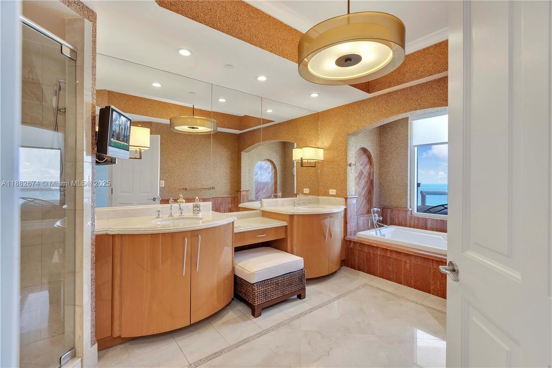 For Sale: $4,500,000 (4 beds, 4 baths, 2736 Square Feet)