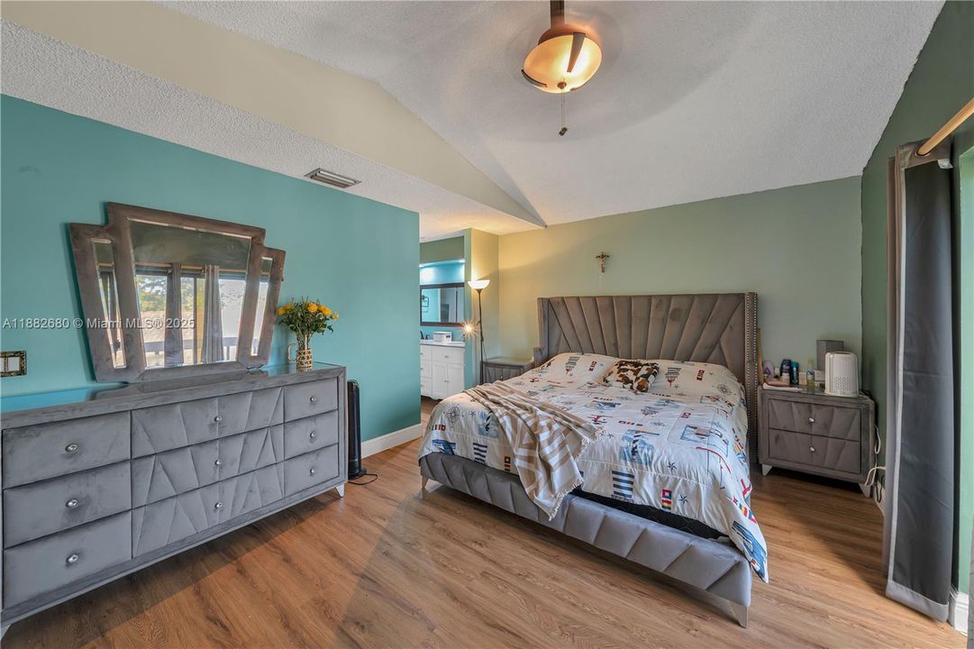 Recientemente alquilado: $3,000 (3 camas, 2 baños, 1560 Pies cuadrados)