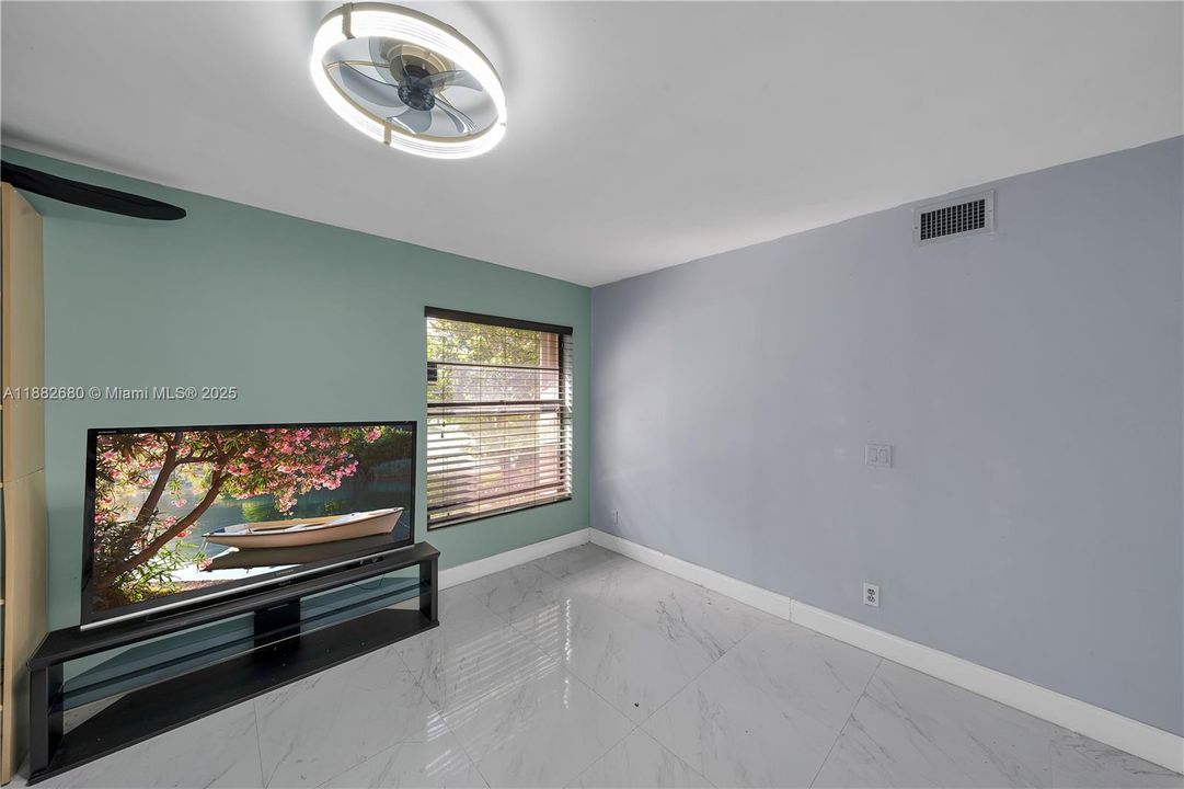 Recientemente alquilado: $3,000 (3 camas, 2 baños, 1560 Pies cuadrados)