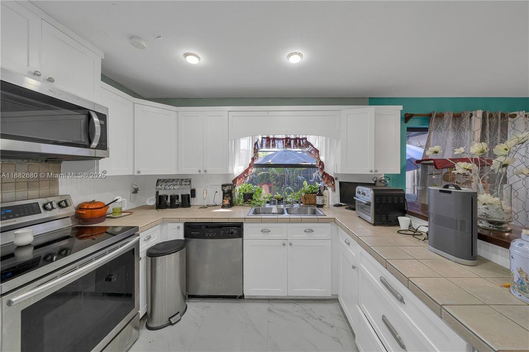 Recientemente alquilado: $3,000 (3 camas, 2 baños, 1560 Pies cuadrados)