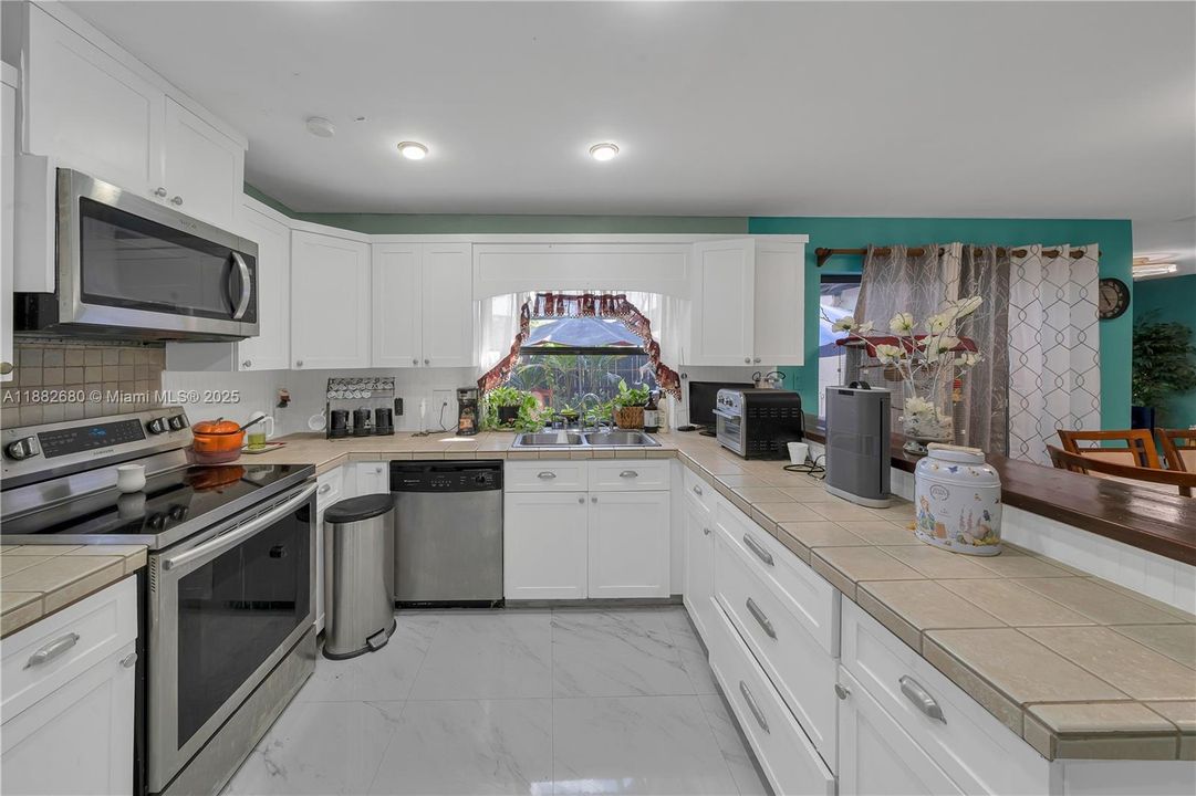 Recientemente alquilado: $3,000 (3 camas, 2 baños, 1560 Pies cuadrados)