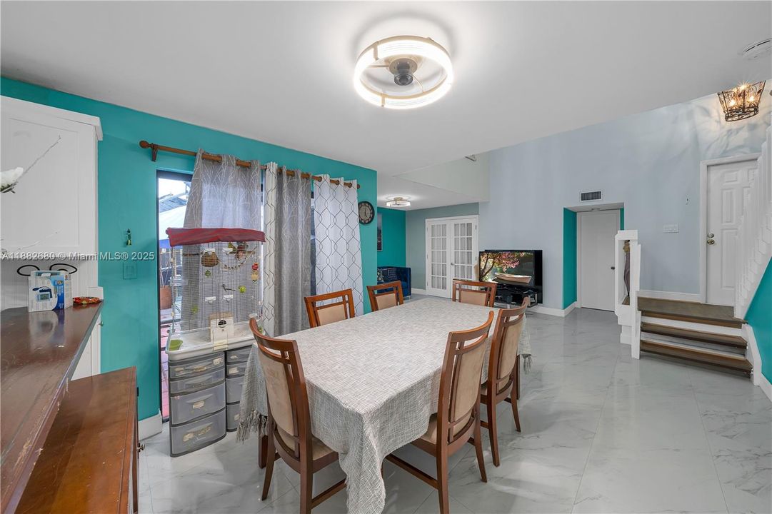 Recientemente alquilado: $3,000 (3 camas, 2 baños, 1560 Pies cuadrados)