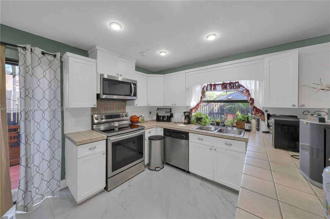 Recientemente alquilado: $3,000 (3 camas, 2 baños, 1560 Pies cuadrados)