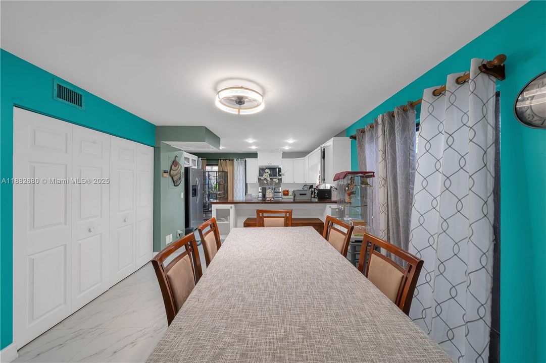 Recientemente alquilado: $3,000 (3 camas, 2 baños, 1560 Pies cuadrados)