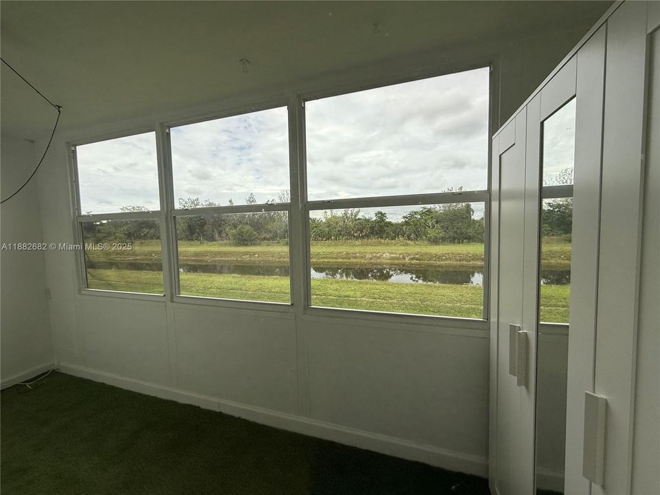 合同活跃: $89,999 (1 贝兹, 1 浴室, 590 平方英尺)